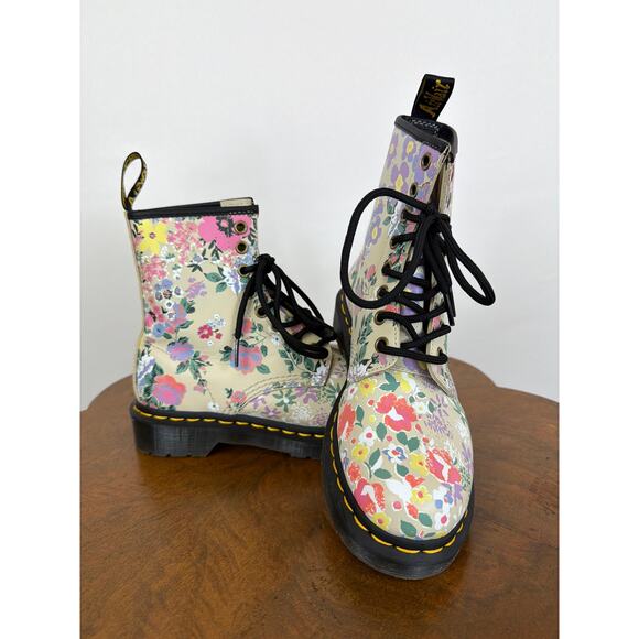 Dr. Martin’s Shoes - Dr. Martens Floral Print AirWair 8 Eye Lace Up Combat Boots Women's Size 5